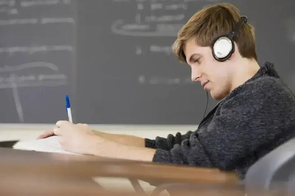 Fundação Estudar: 5 Oportunidades de Bolsas para Tecnologia