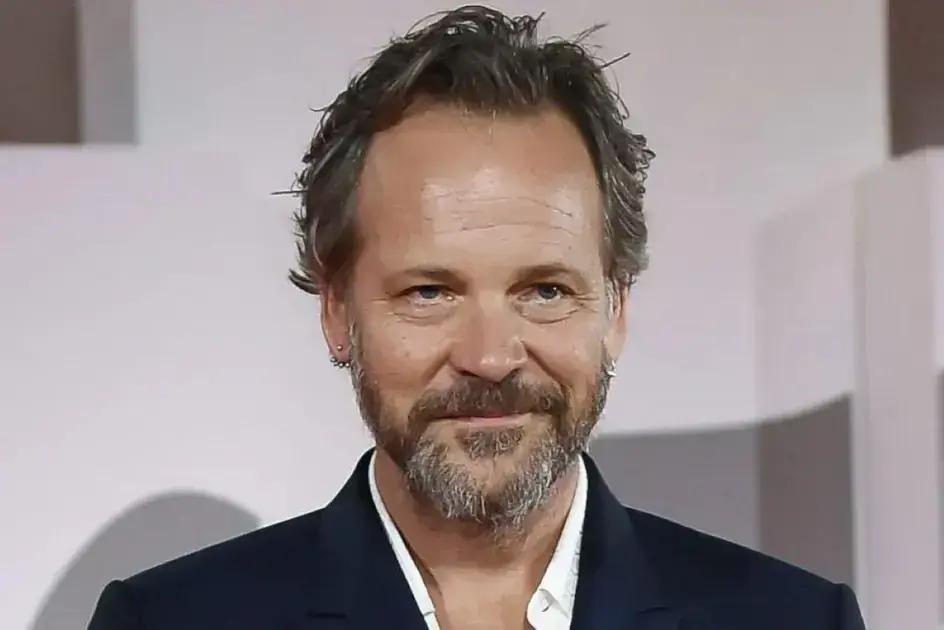 Peter Sarsgaard se Junta ao Elenco de Neuromancer da AppleTV+